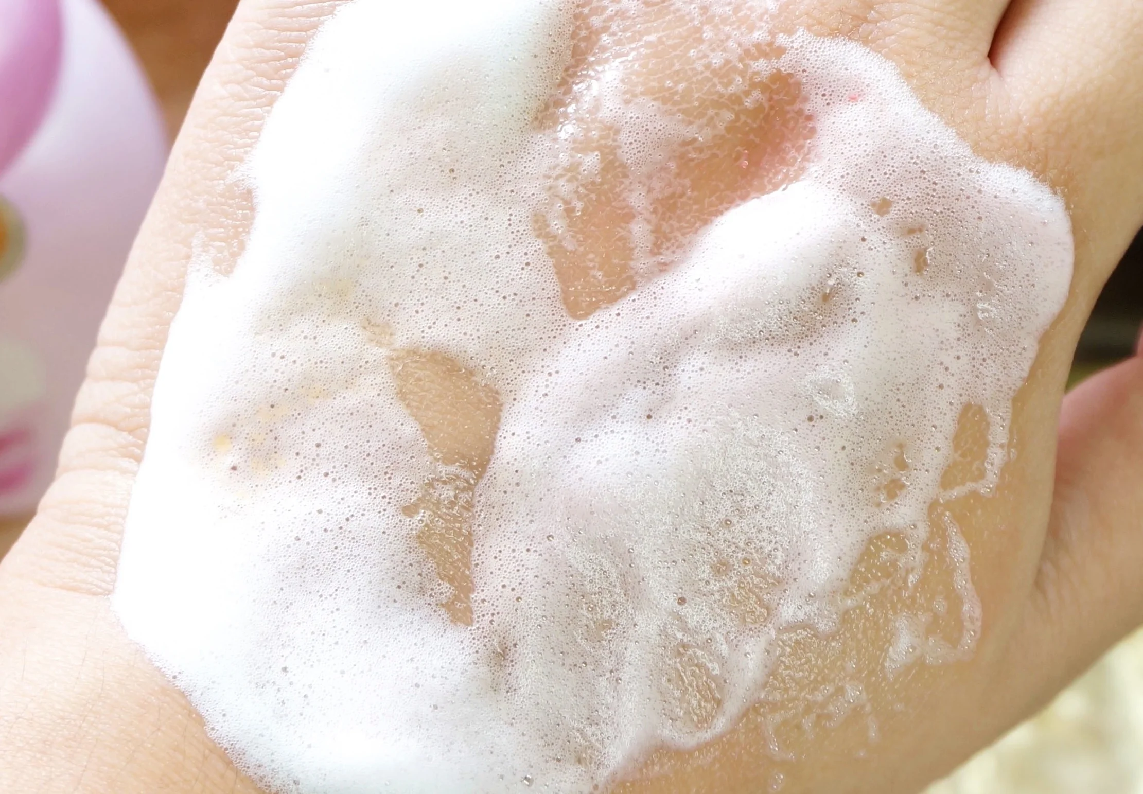 Watch how the Uru Uru dissolves everything so thoroughly! Make sure to massage it in small circular motions to maximize its cleansing power.