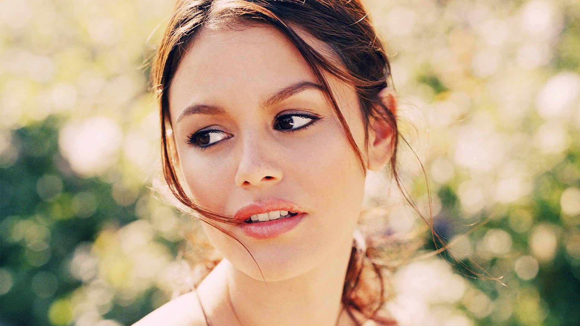 Rachel Bilson (via 7-themes.com)