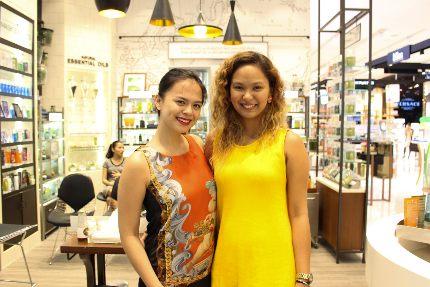 The awesome ladies of Origins Philippines: Samantha Lim (sales and training coordinator) and Niki Francisco (brand coordinator)