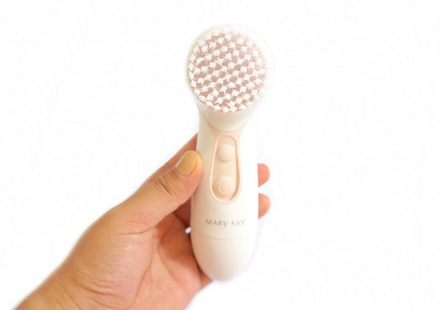 Mary Kay Invigorate Cleansing Brush