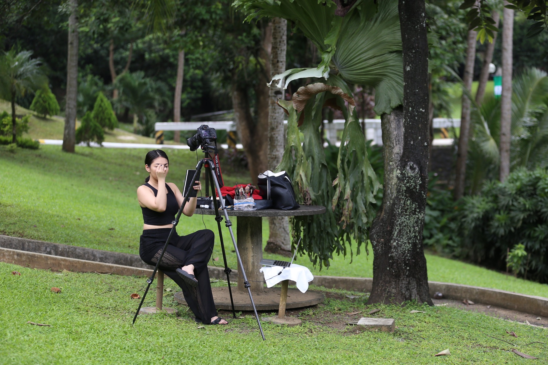 Raiza Contawi, one of our fave rising YouTube beauty guru, was one of the finalists! Here she is doing her last entry.