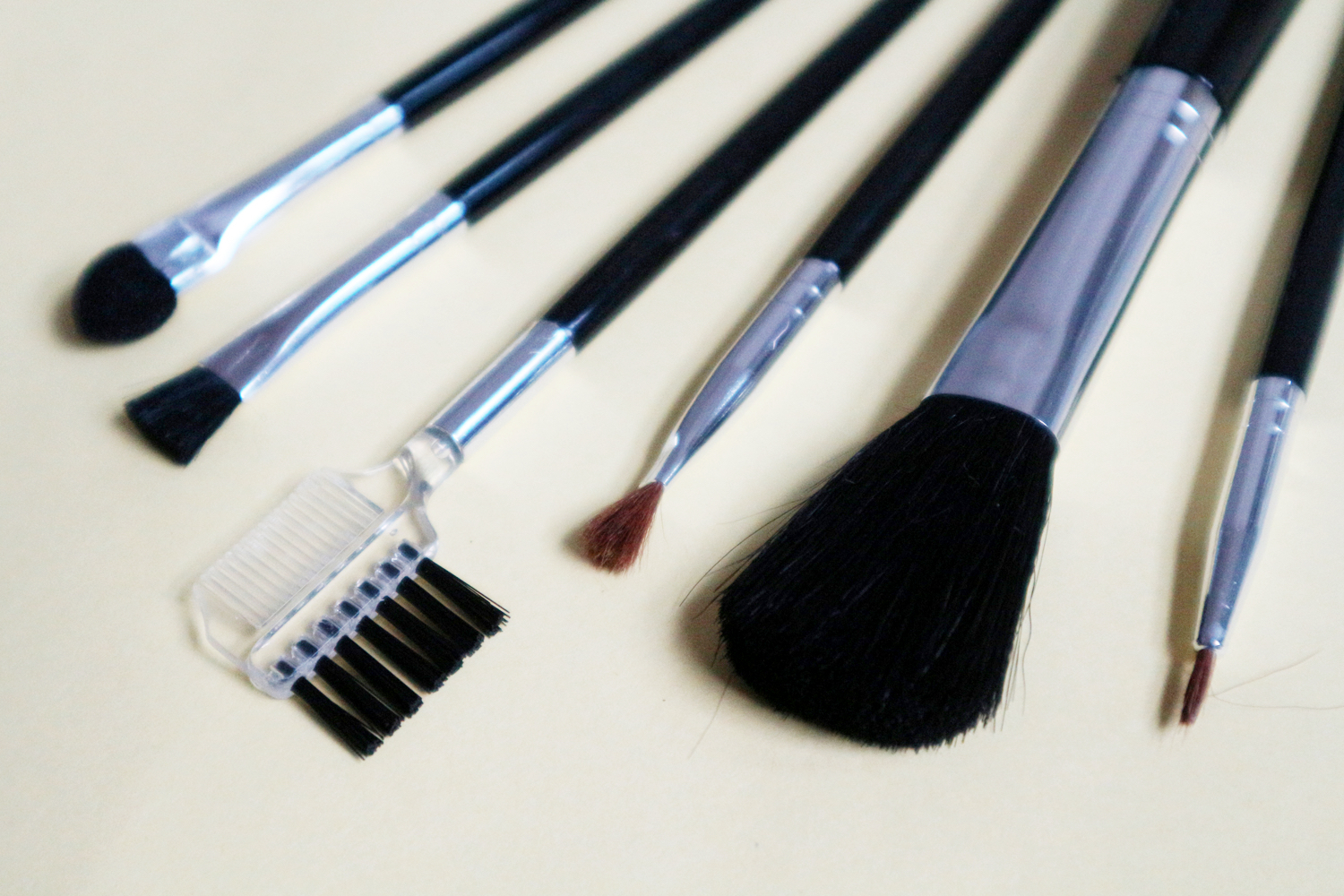 These are supposed to be brand new brushes but they look more beat up than Manny Pacquiao