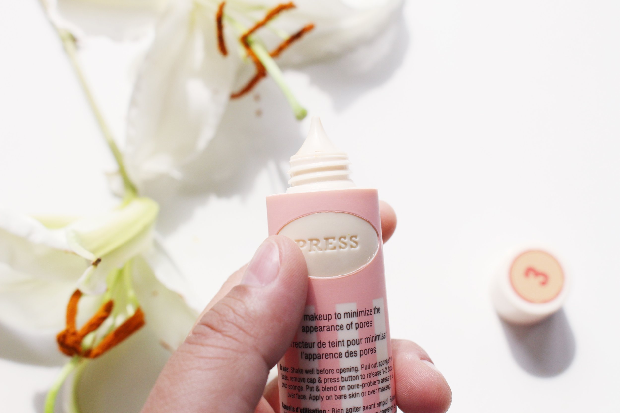 Press the button in the back to dispense! The product is meant to be squirted out on the sponge and then stamped into the area that needs coverage.