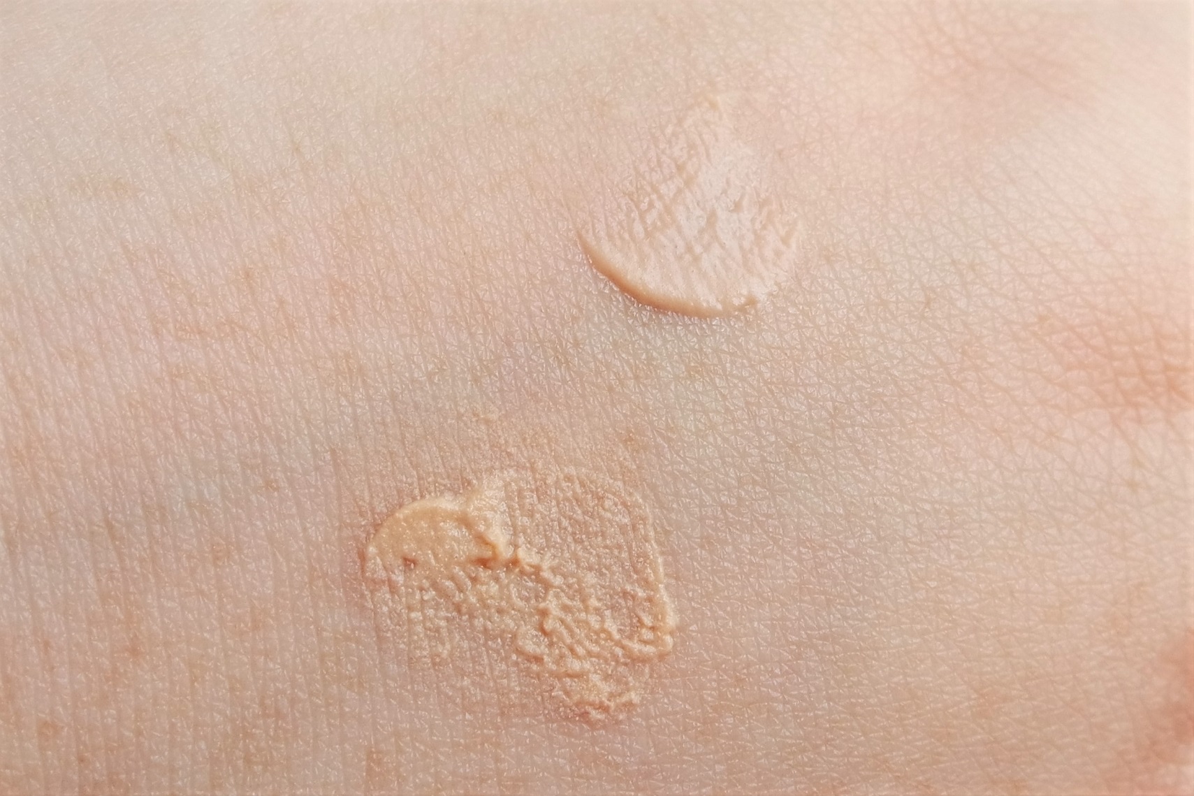 Top: Benefit The Porefessional Pro Balm, Bottom: Celeteque Photoready Matte Primer