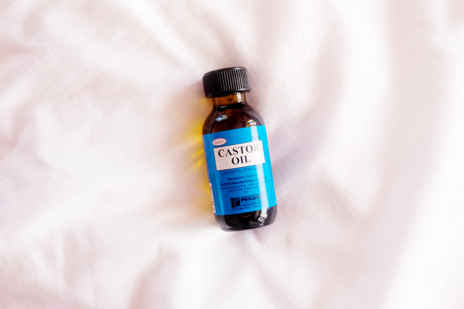 Does castor oil REALLY work on lashes and brows? We tried it for 30 days —  Project Vanity