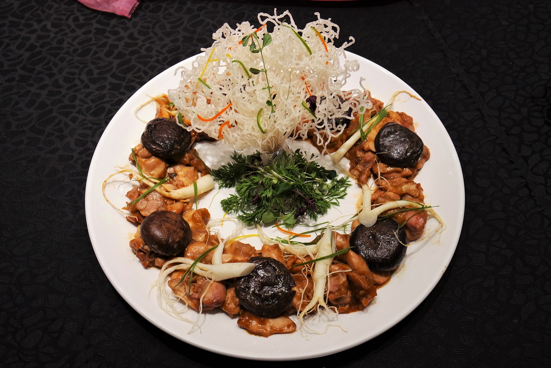 Braised chicken with black mushrooms