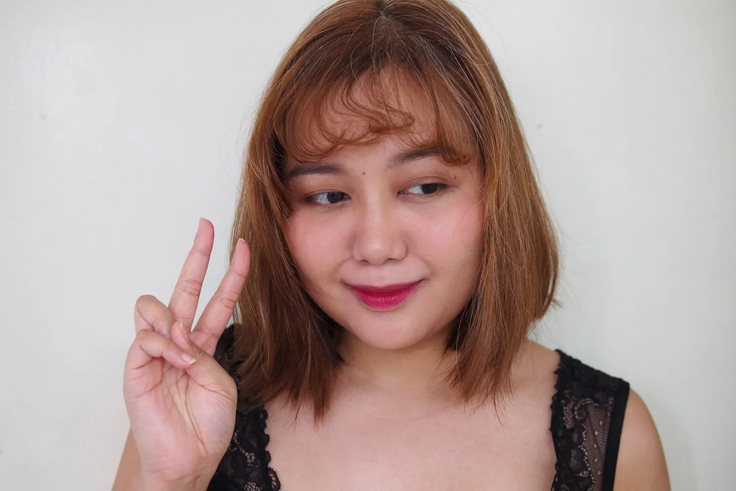 FOTD wearing the K-beauty starter kit. Please excuse the bangs, I was trying to channel Ae Ra from Fight for My Way but it ended up way too wavy. ^^