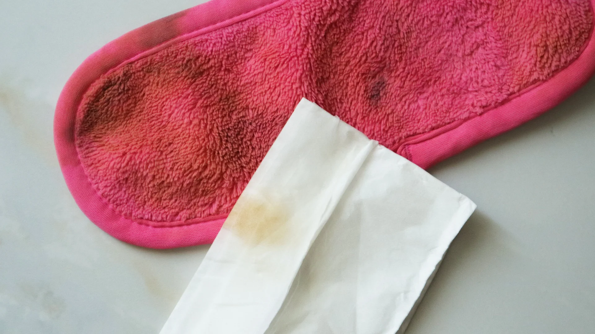 1805-08-The-Original-MakeUp-Eraser-review-Samantha-Gonzales-02.jpg