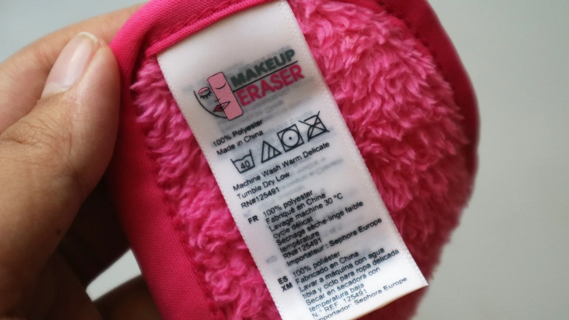 1805-08-The-Original-MakeUp-Eraser-review-Samantha-Gonzales-03.jpg
