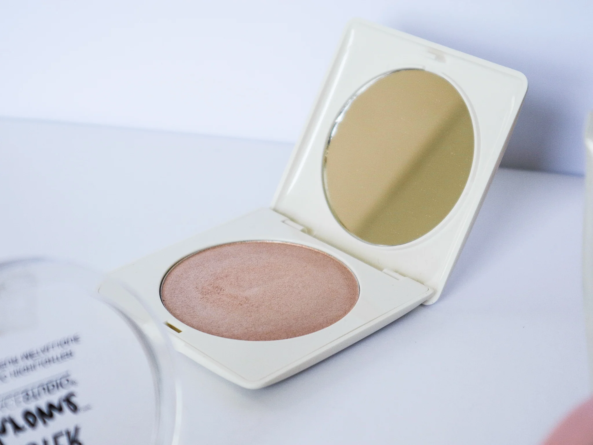 1901 highlighters for morena-24-HM-Beauty Sunlit-gold.jpg