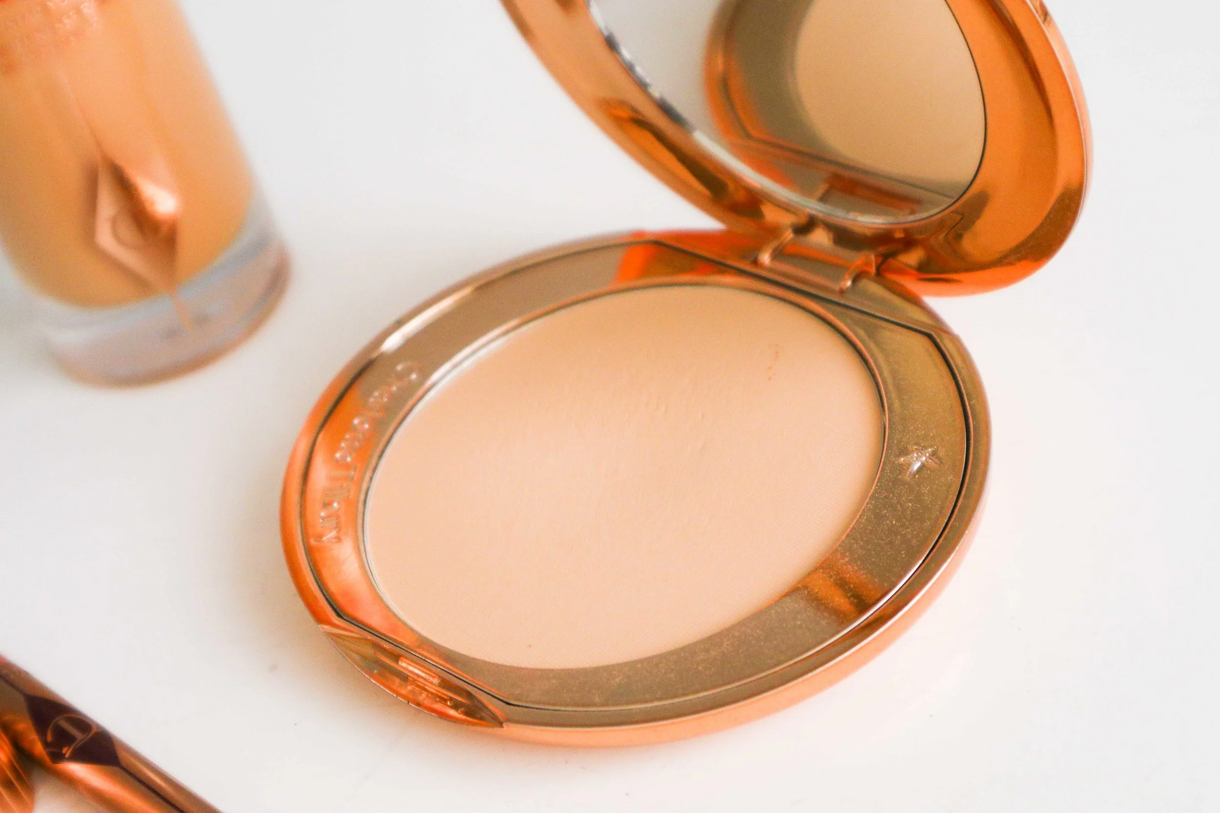 1909-Charlotte-Tilbury-4-airbrush-flawless-finish-powder.jpg