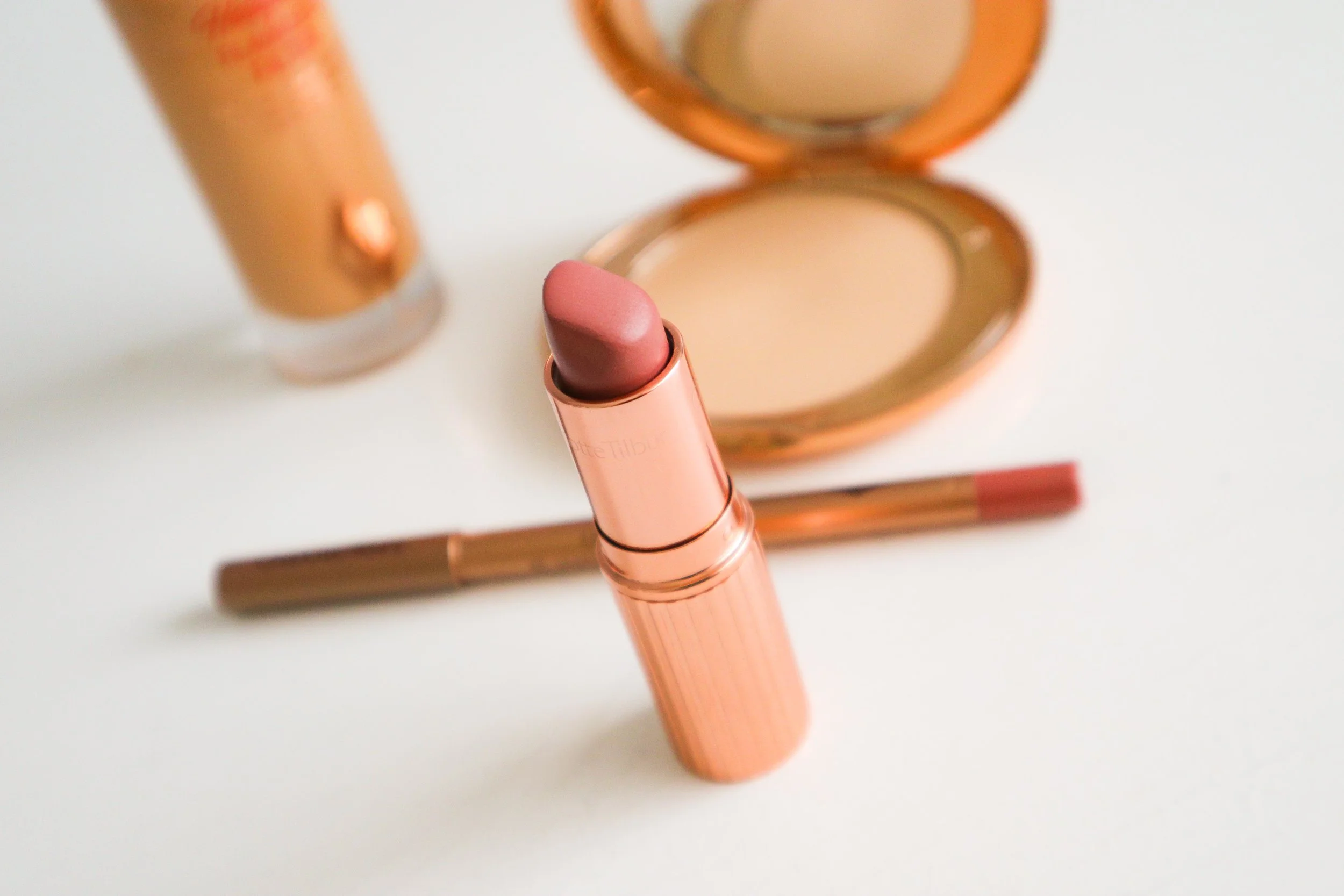 1909-Charlotte-Tilbury-8-matte-revolution-lipstick-pillow-talk.jpg