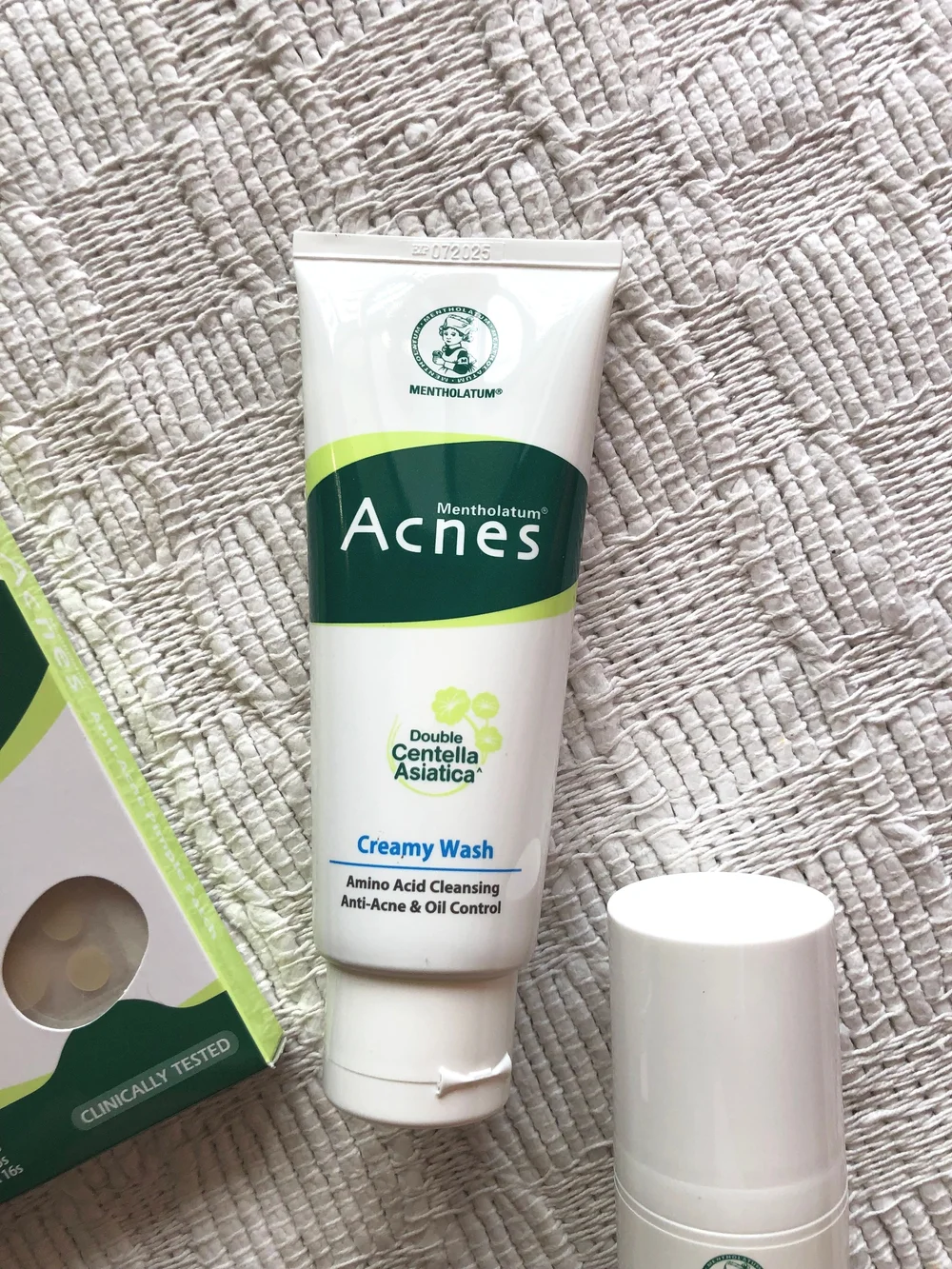 A review of Mentholatum Acnes skincare line: Which one should you get ...
