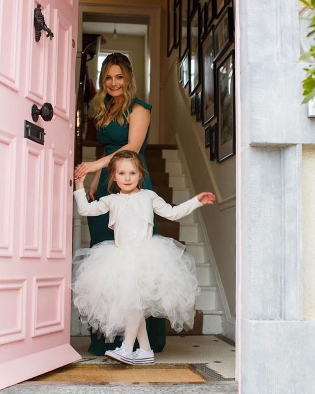 Got a sneak preview of my sisters beautiful wedding pics this eve. ☺️
@align_fitness @jeffharveyie @buuhuuhair
.
.
.
.
.
.
.
.
.
.
@farrowandball @daisyandtanya
.#fabfrontdoors #farrowandball #irishwedding #tutu #georgianhome #georgiandoor #pinkdoor 