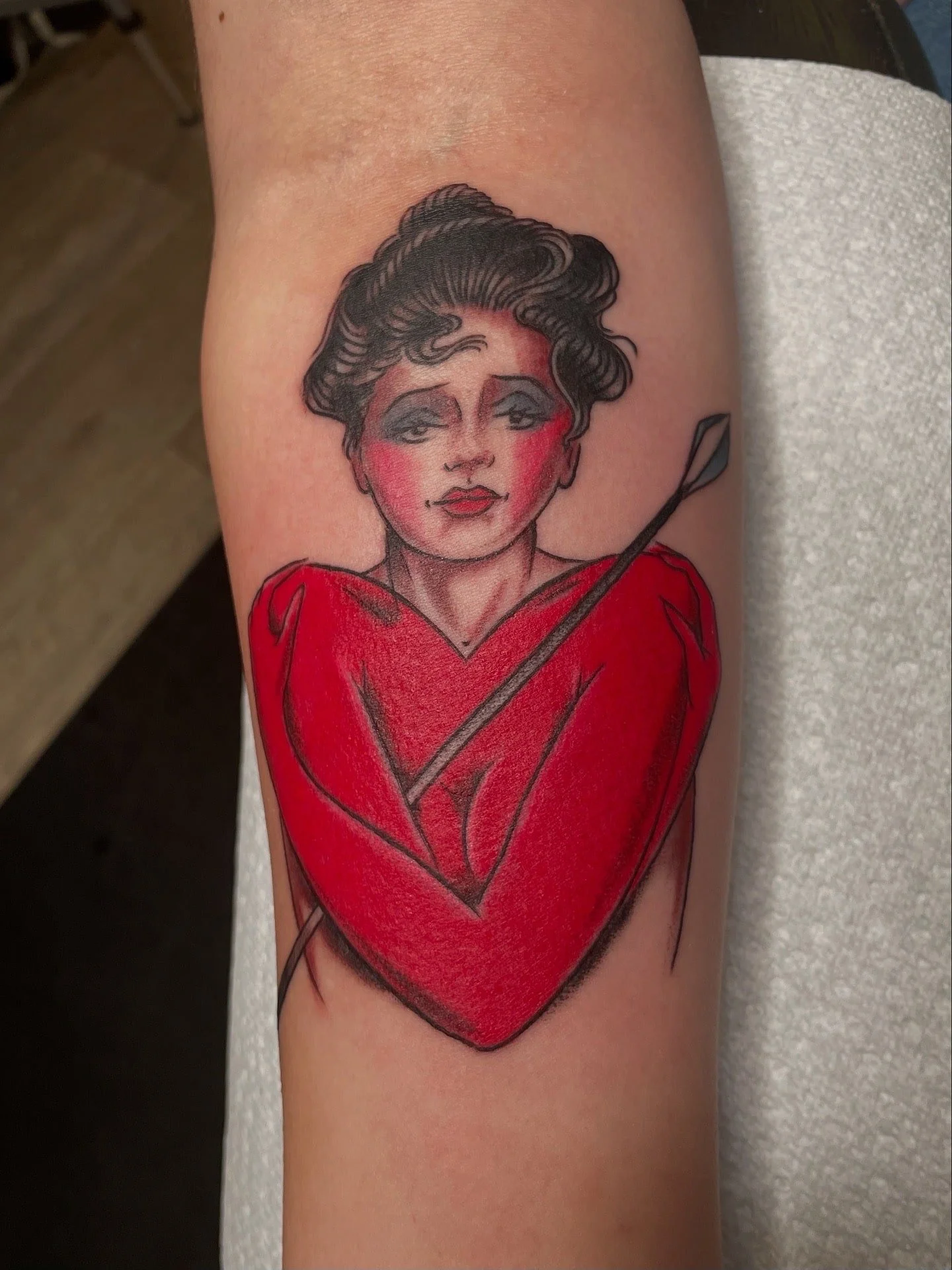 traditional-sacred-heart-woman-arrow-chicago-great-lakes-tattoo-min.jpg
