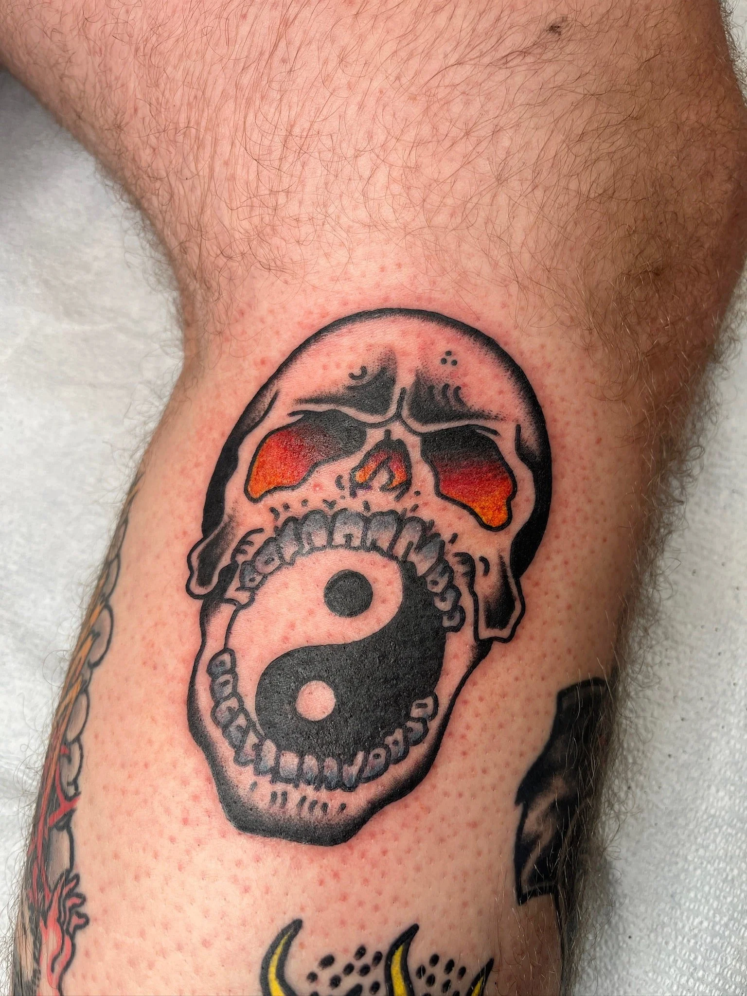 great-lakes-tattoo-chicago-traditional-skull-yin-yang-tattoo-min.jpg