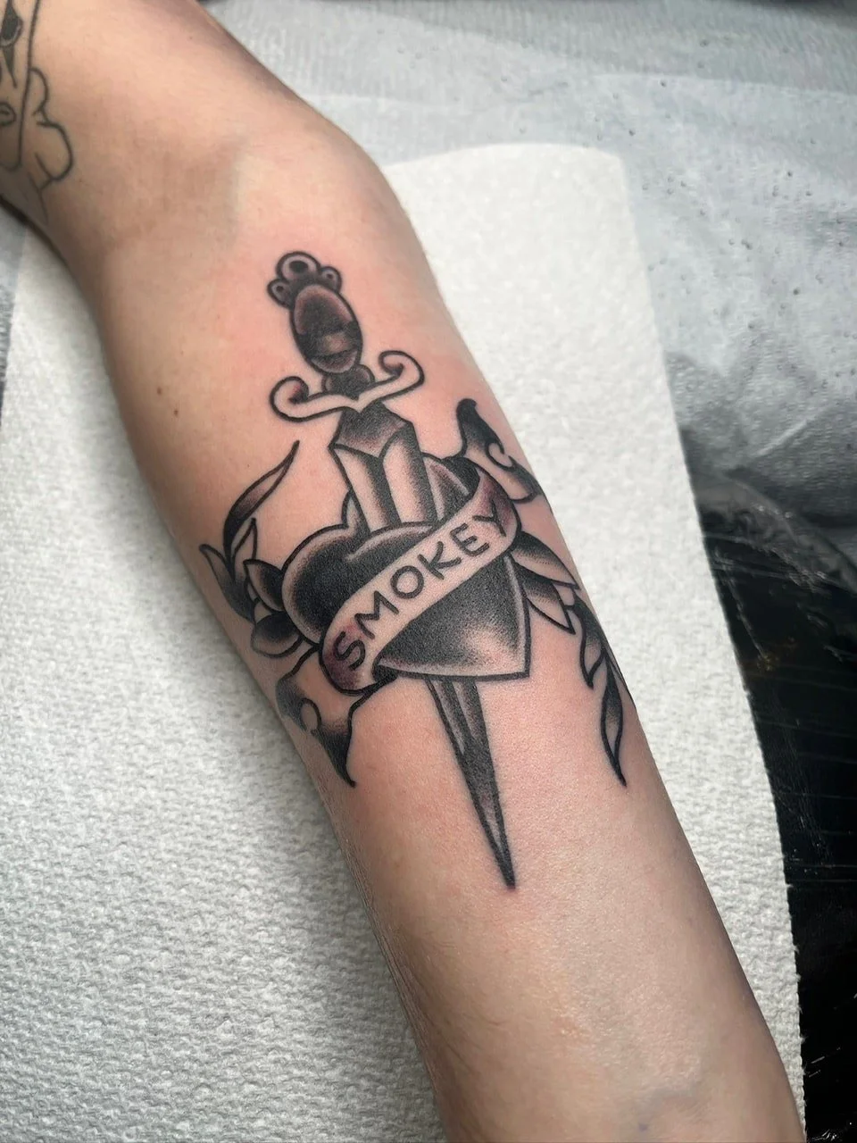 smokey-dagger-black-grey-traditional-tattoo-great-lakes-tattoo-chicago.jpg