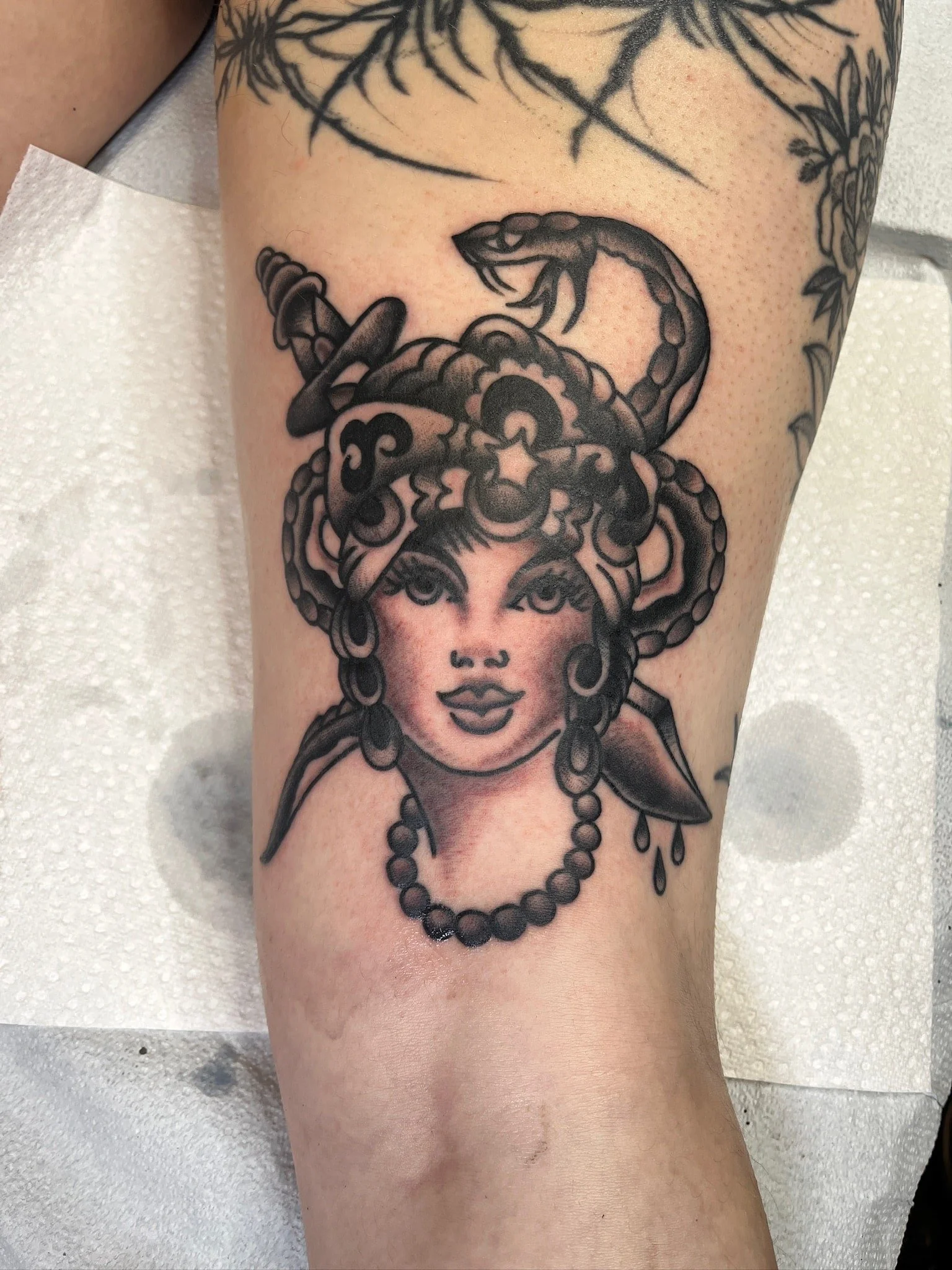 sailor-jerry-girl-head-snake-dagger-handkerhief-traditional-black-grey-tattoo-leg.jpg