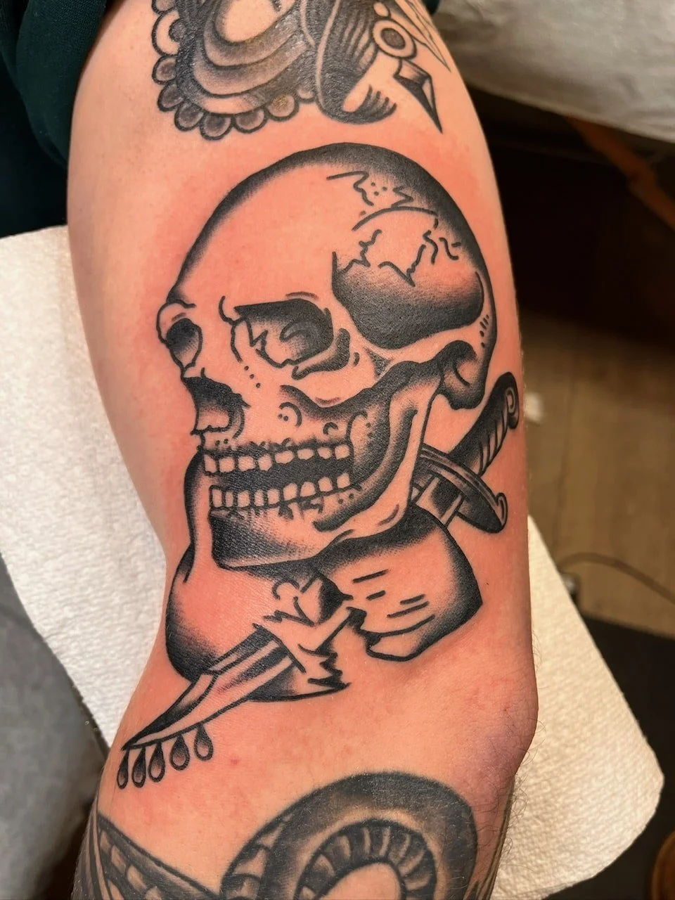 black-grey-skull-dagger-traditional-tattoo-great-lakes-tattoo-chicago.jpg