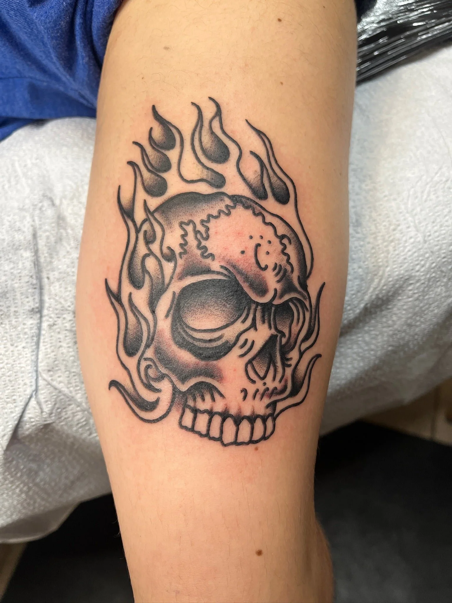 flaming-skull-traditional-chicago-great-lakes-tattoo.jpg -min.JPG