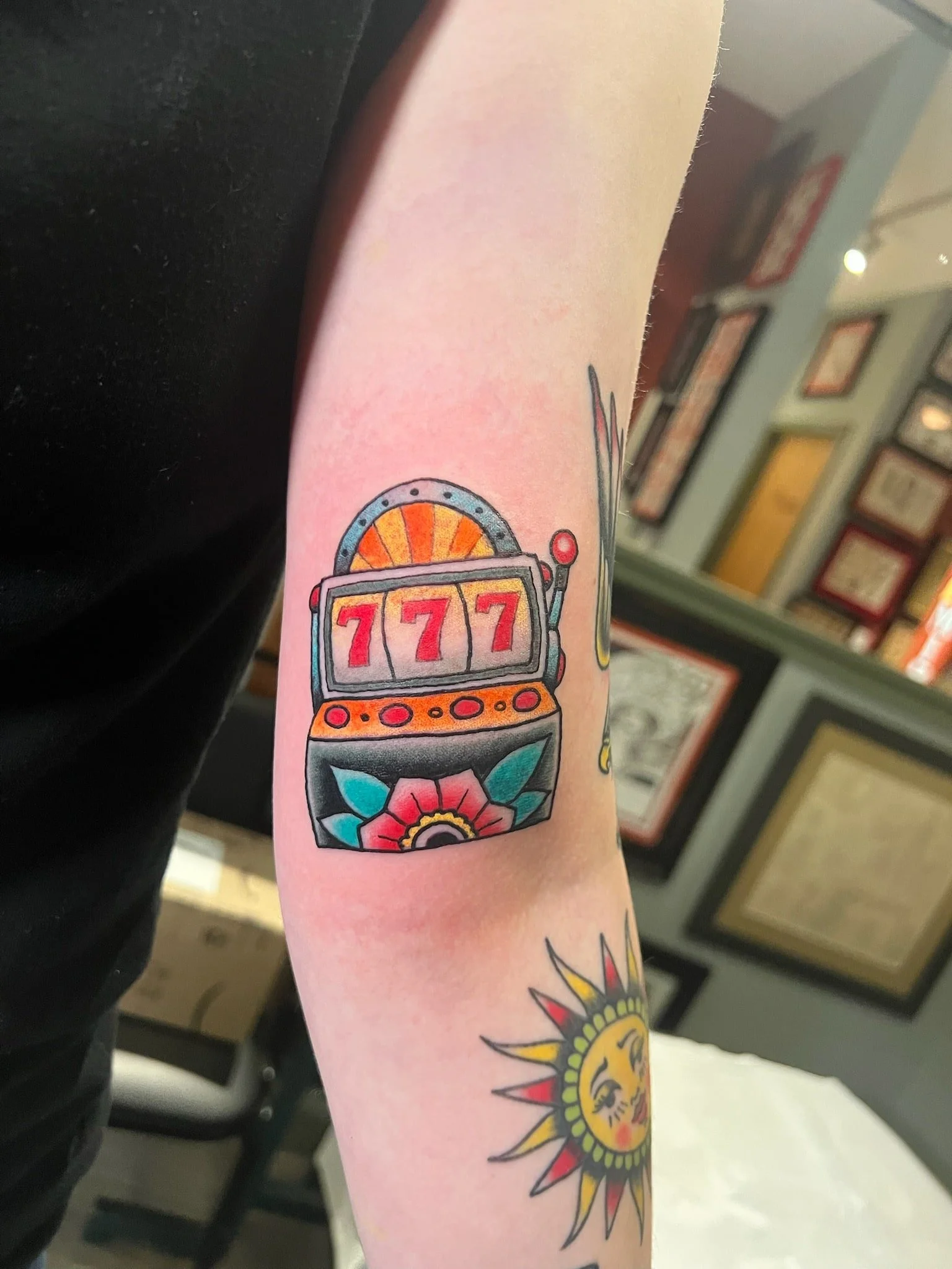 traditional-777-slot-machine-lucky-gambling-tattoo.jpeg