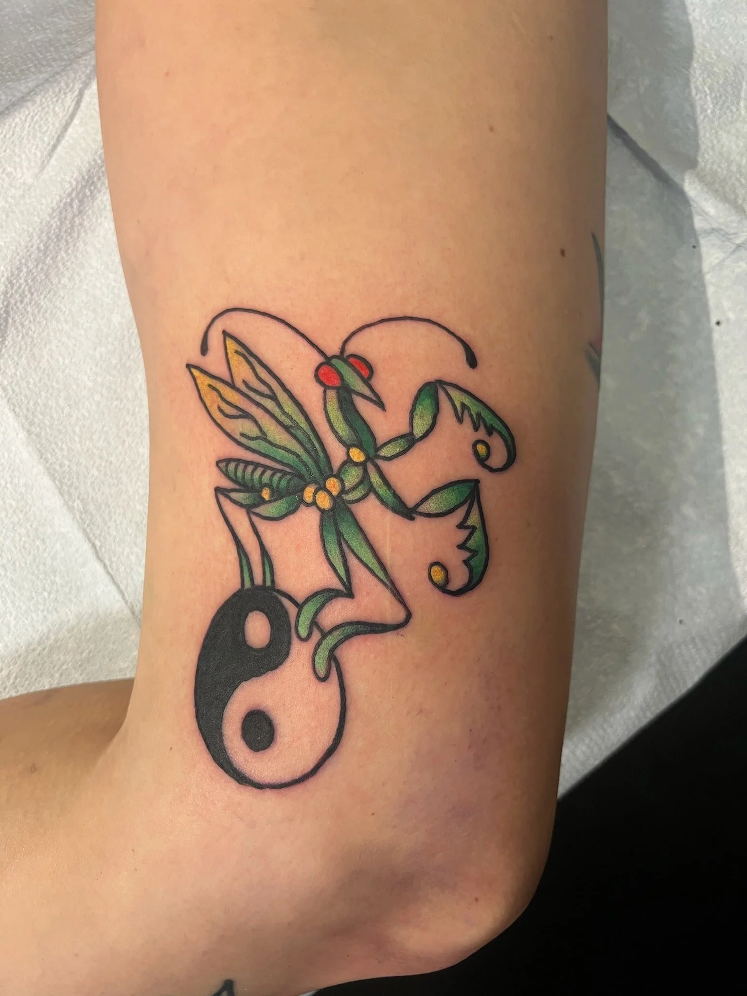 traditional-praying-mantis-yin-yang-tattoo-chicago-great-lakes-tattoo.jpeg