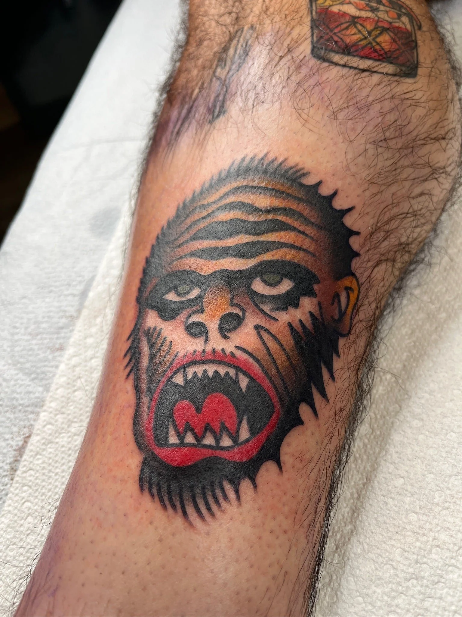 traditional-chicagorilla-head-color-chicago-great-lakes-tattoo-min.jpg