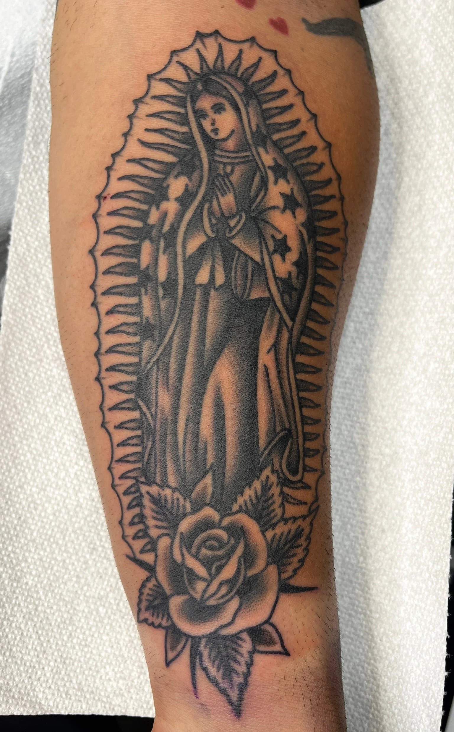 virgin-mary-rose-black-grey-chicago-great-lakes-tattoo-min.jpg