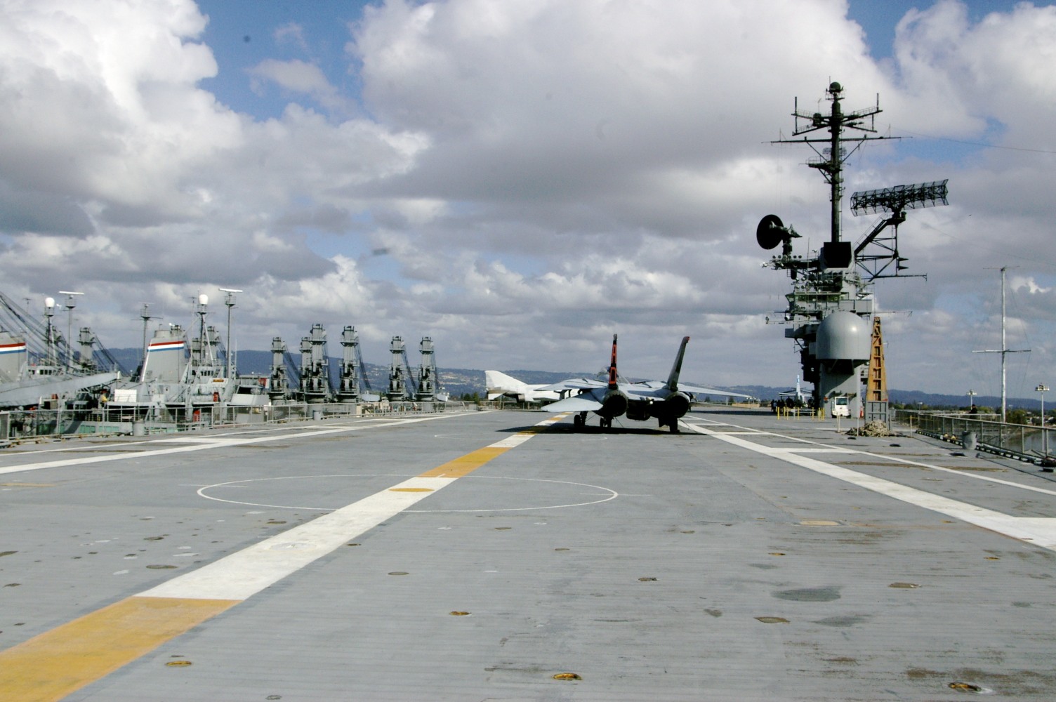 15 USS Hornet Alameda.jpg
