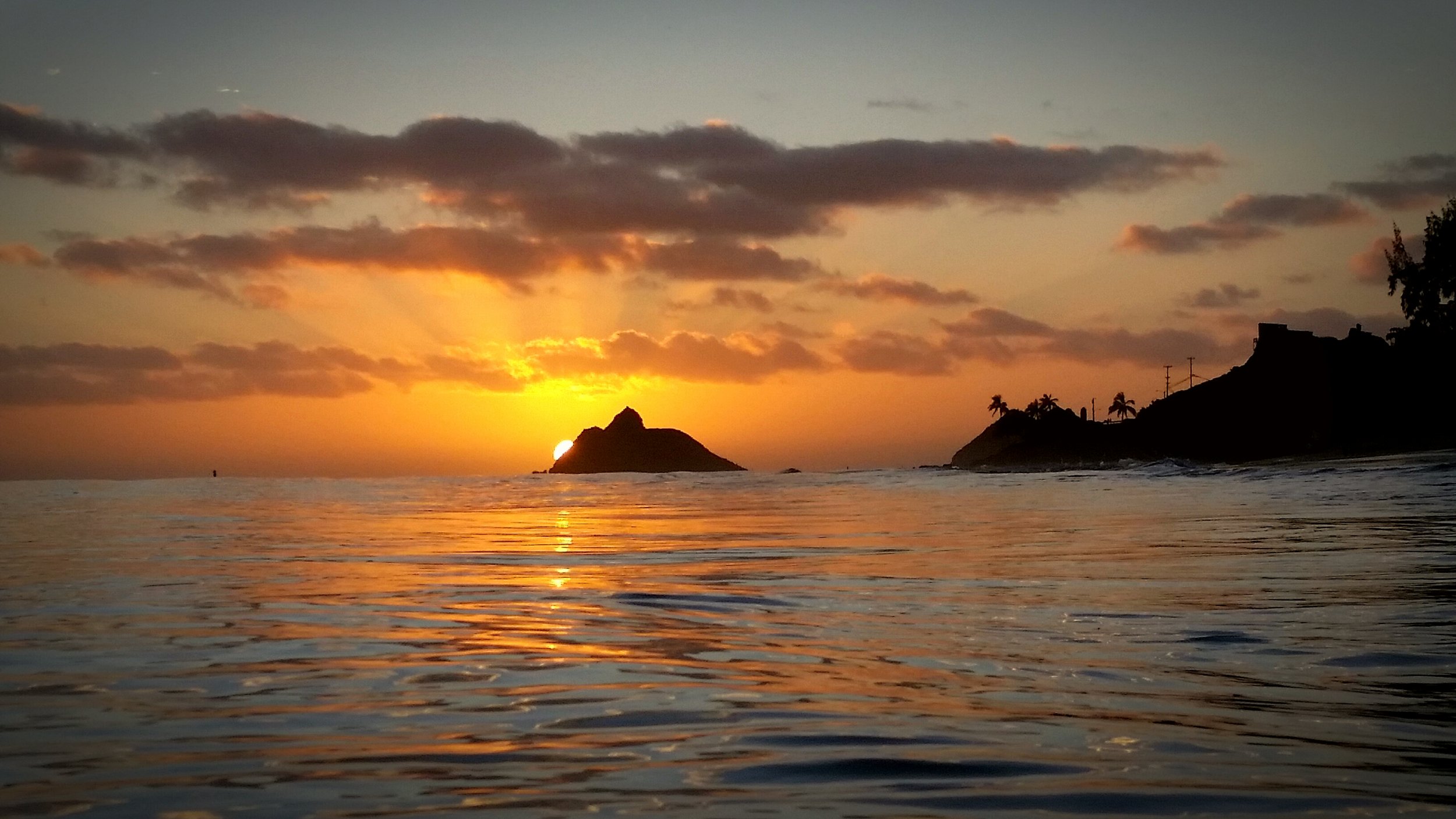 Moku Nui Sunrise.jpg