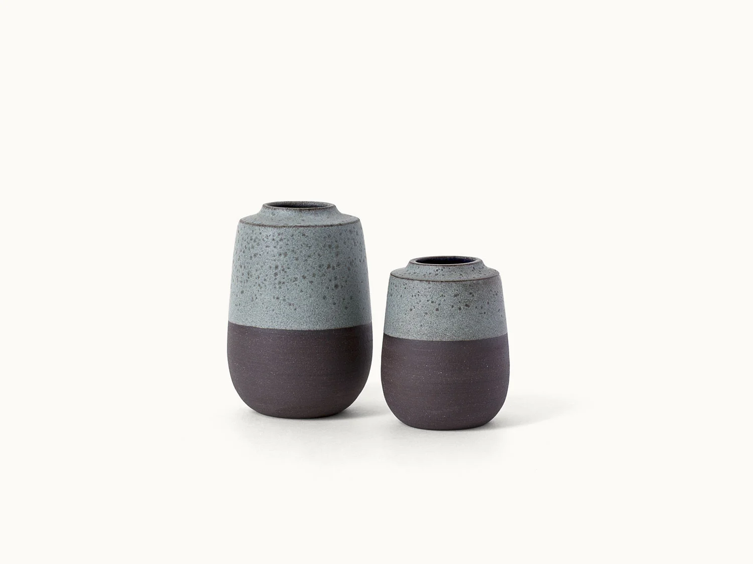 eso_esto_scoop_vase_pair_4x3.jpg