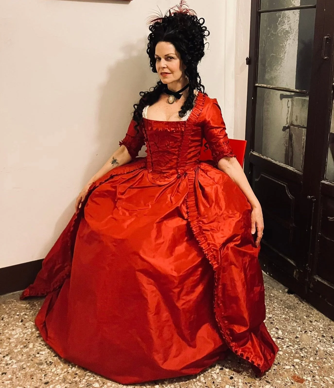 I didn&rsquo;t make it to #carnivaledivenezia this year, but this c. 1760 robe &agrave; l&rsquo;anglaise/mantua/nightgown did! Made for @tarafantaisie, 99% hand sewn. Wig by Tara. Yes, I am taking the occasional sewing commission now! Get in touch if