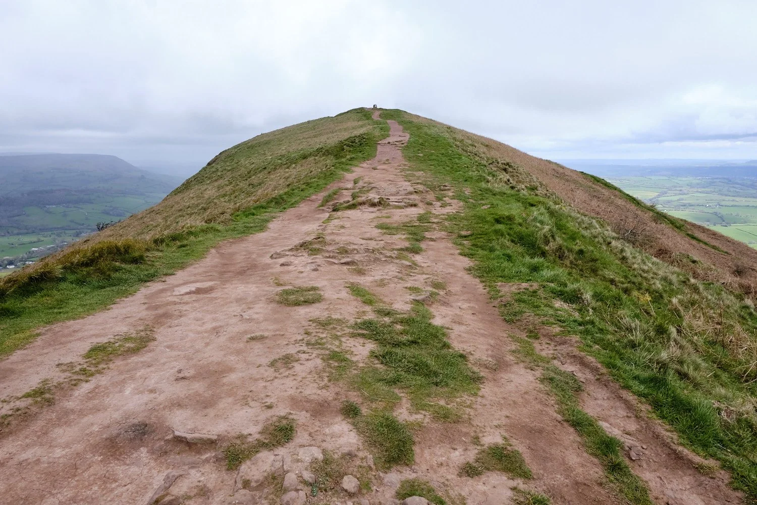 Mountains-of-Abergavenny-April-2026-005.jpg