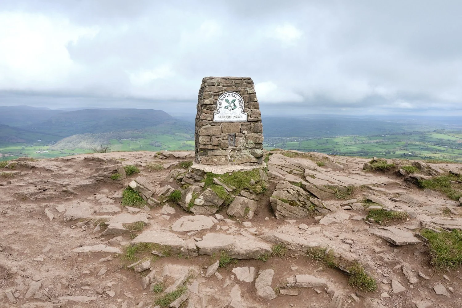Mountains-of-Abergavenny-April-2026-006.jpg