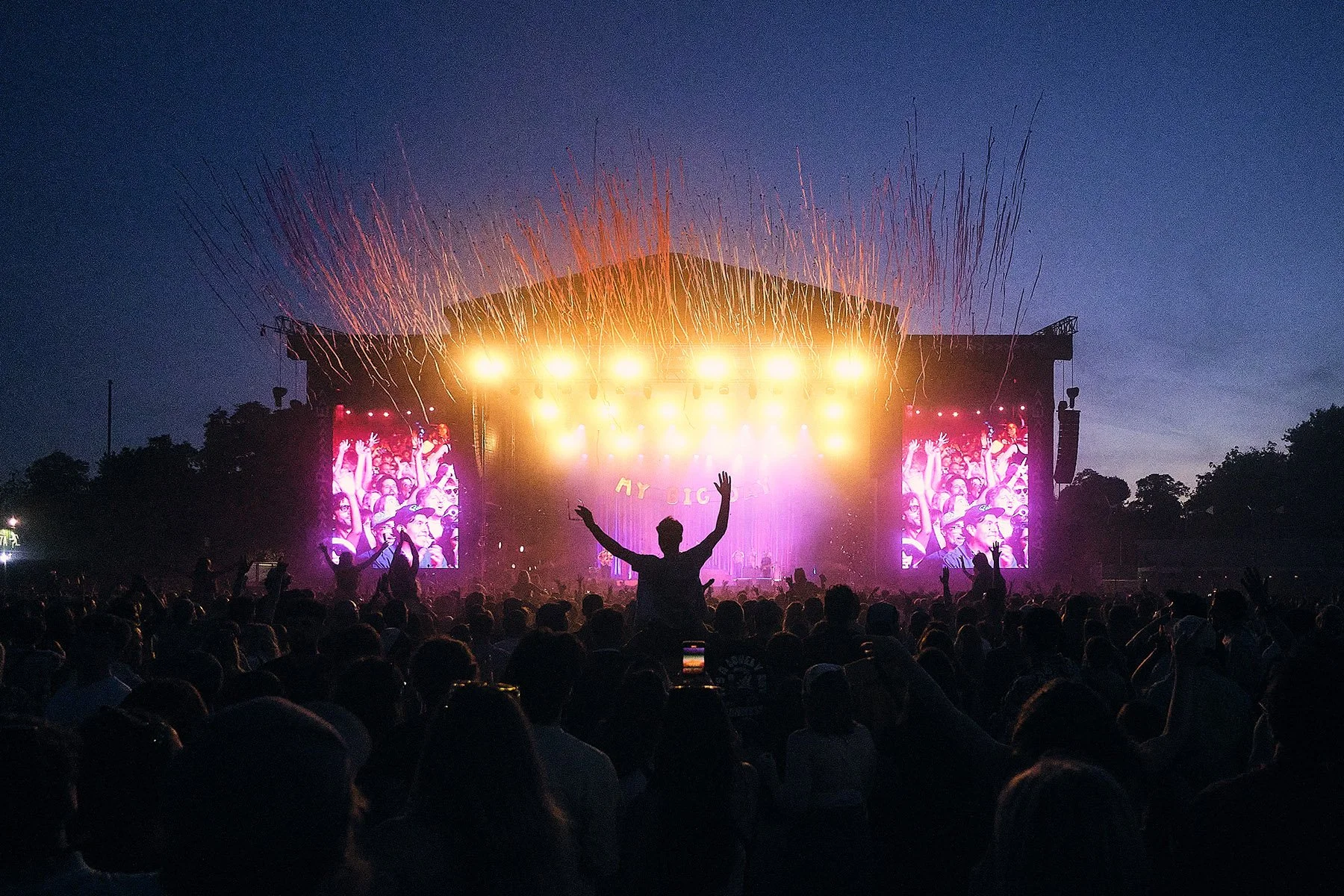 How to Photograph Events in Low Light Without Losing Atmosphere-05.jpg