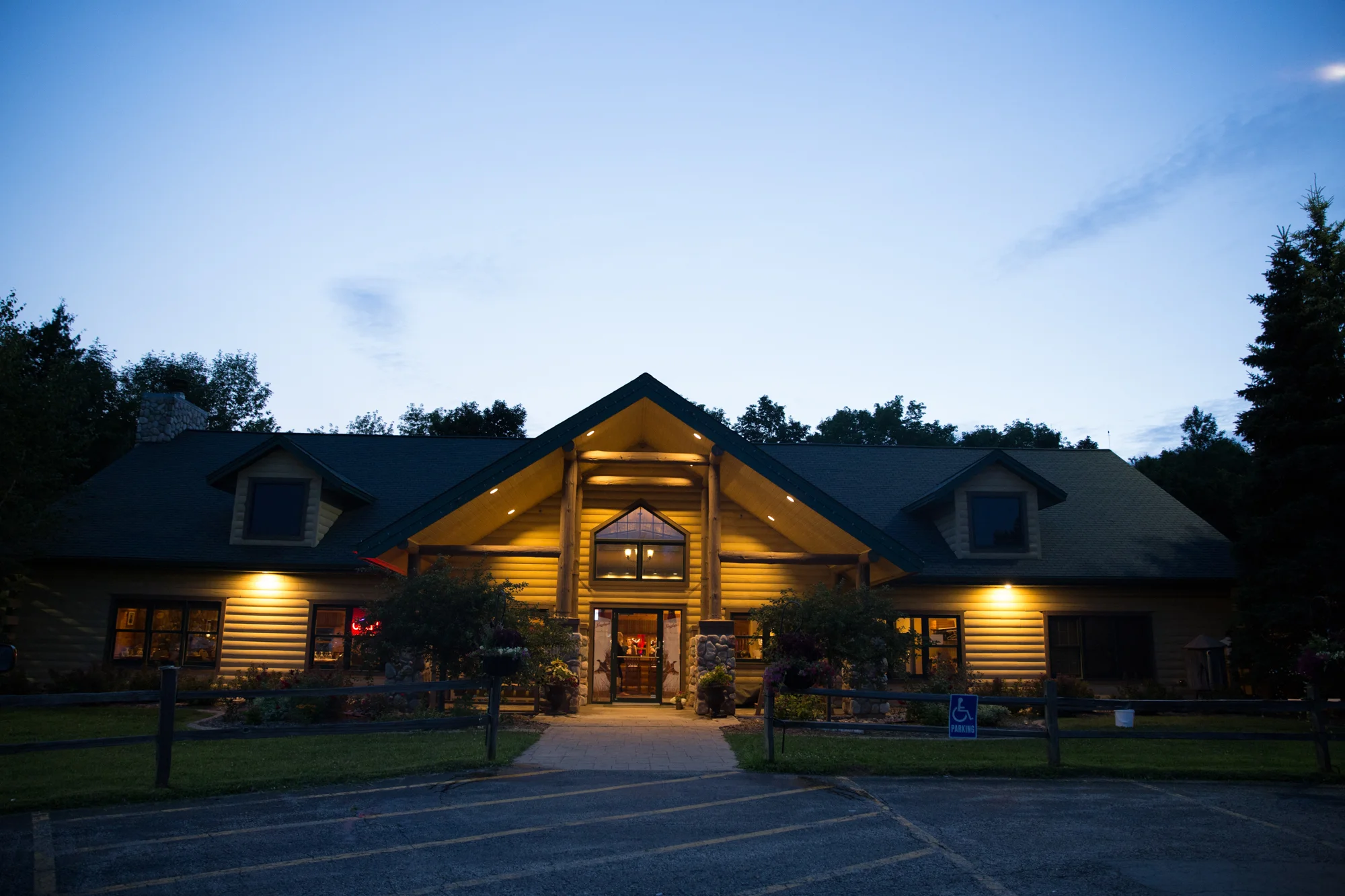 Rustic Wooded Wedding at Woodfire Lodge in Brillion, WI // Drew + Lexi