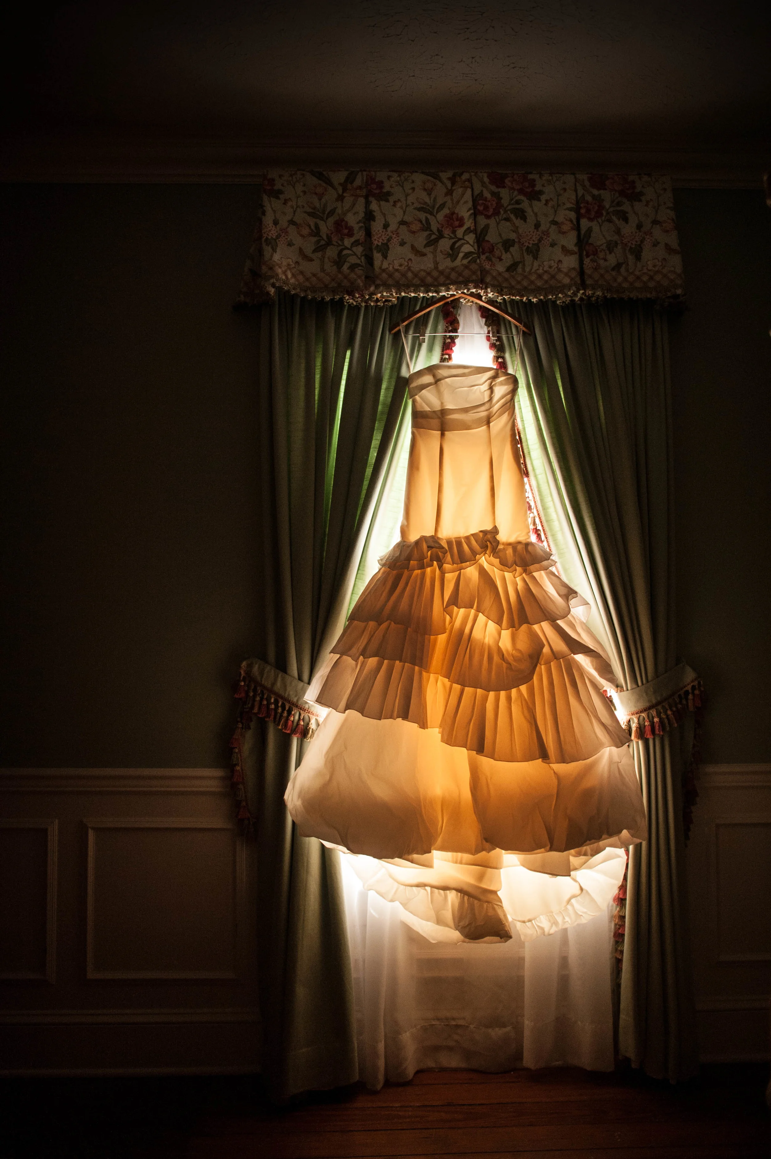 Wedding at the Kenwood Inn in St. Augustine, FL | photo of the bride's wedding dress