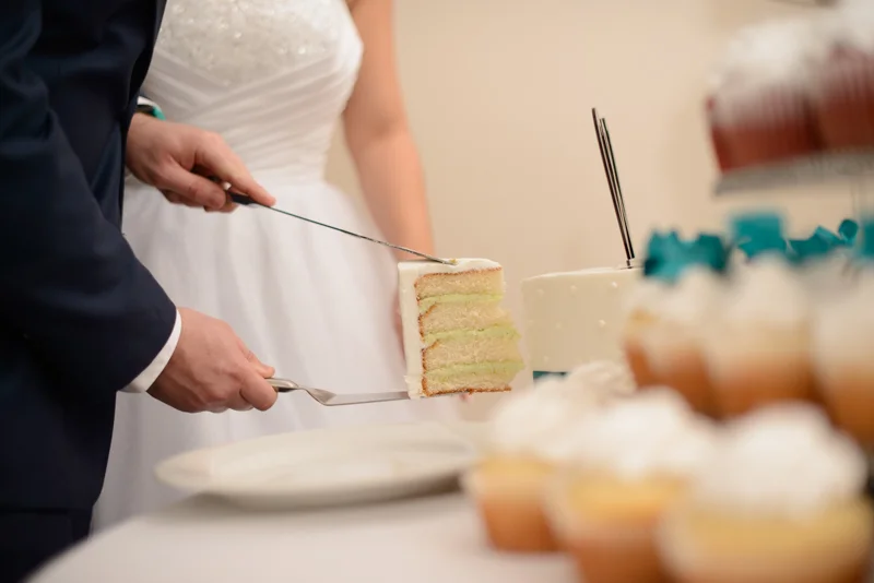 st-augustine-wedding-cake-white-room-photos-by-rob-futrell
