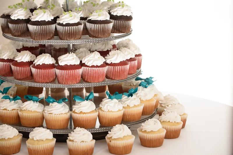 st-augustine-wedding-cake-white-room-photos-by-rob-futrell