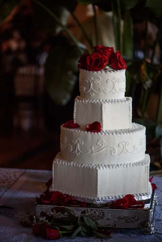 st-augustine-weddding-cake-white-room-katie-shawn-photos-by-rob-futrell