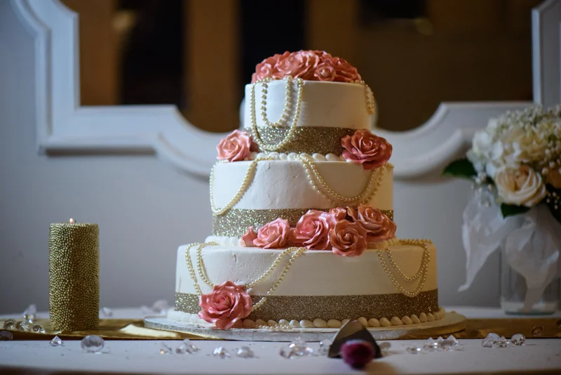 st-augustine-wedding-cake-white-room-photos-by-rob-futrell