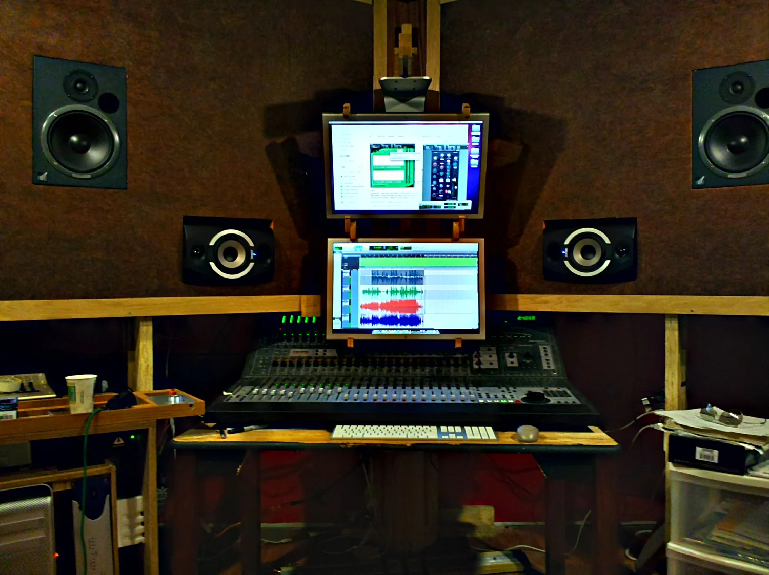 Two monitors stacked. The bottom one was the main screen and the top one was for different plugins and reference windows. 