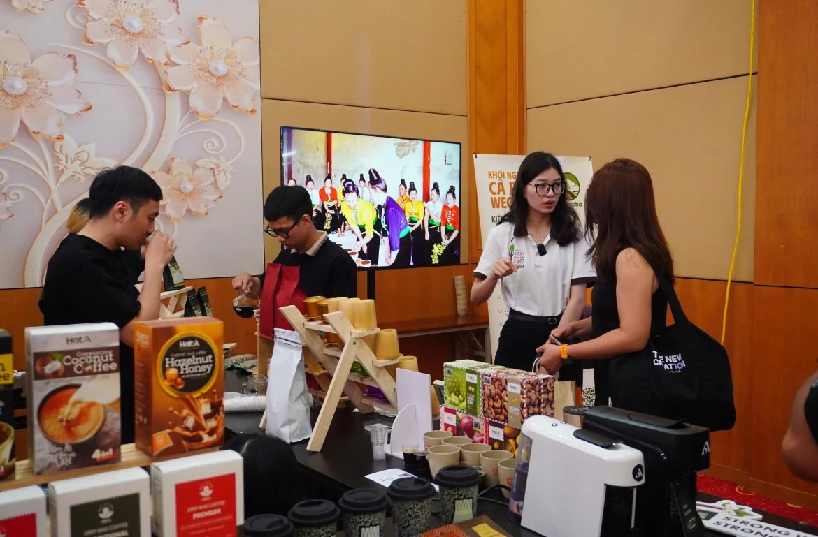 2025-IWCA-VIETNAM-HatACafe4.jpg