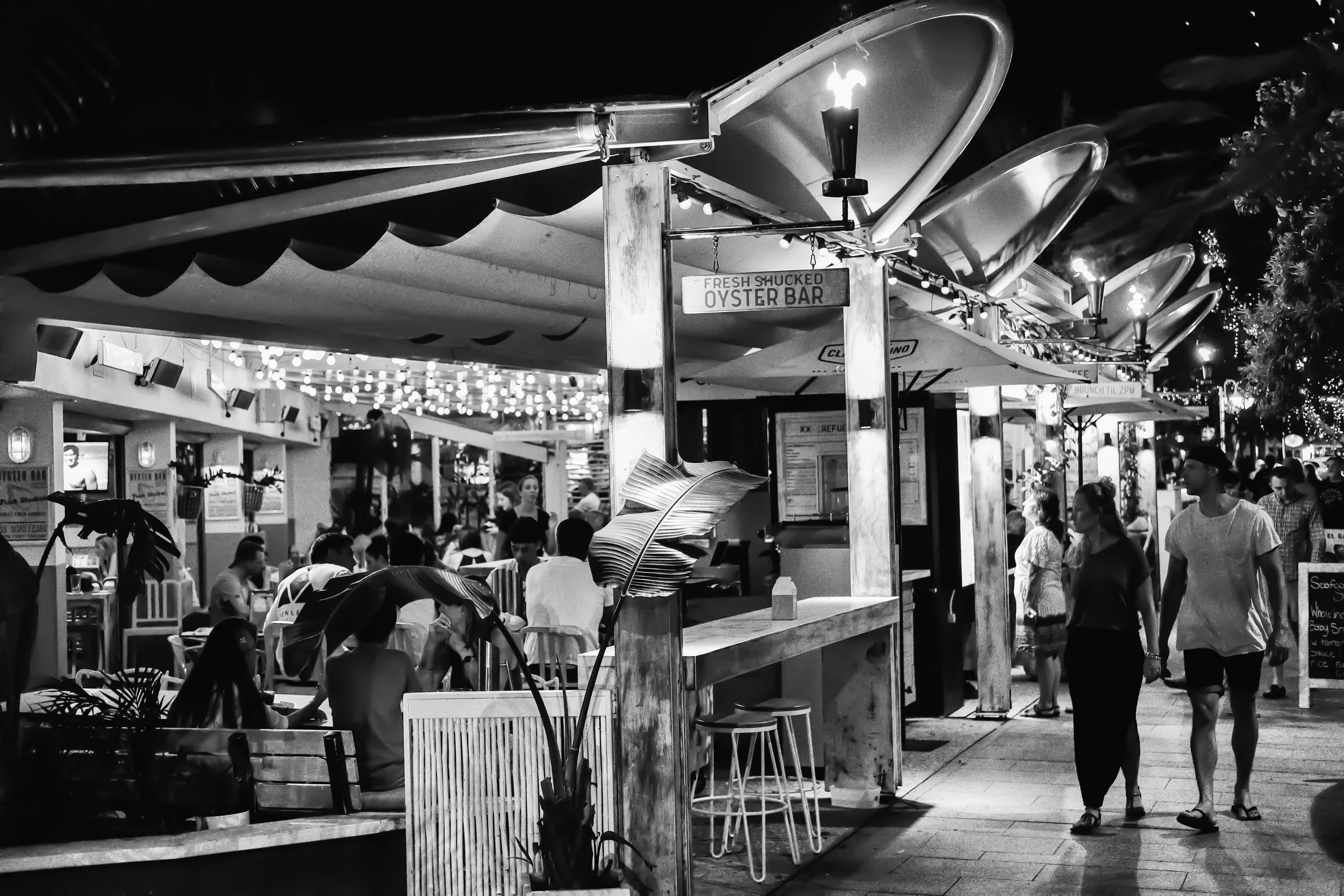 Noosa street BNW.jpg