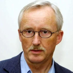 sven-svebak-e14599446442641-300x300.jpg