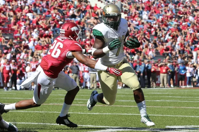 Jordan Howard (7) will give the Hoosiers a boost in the running game after Tevin Coleman declared for the NFL. Image Source: USA Today Sports