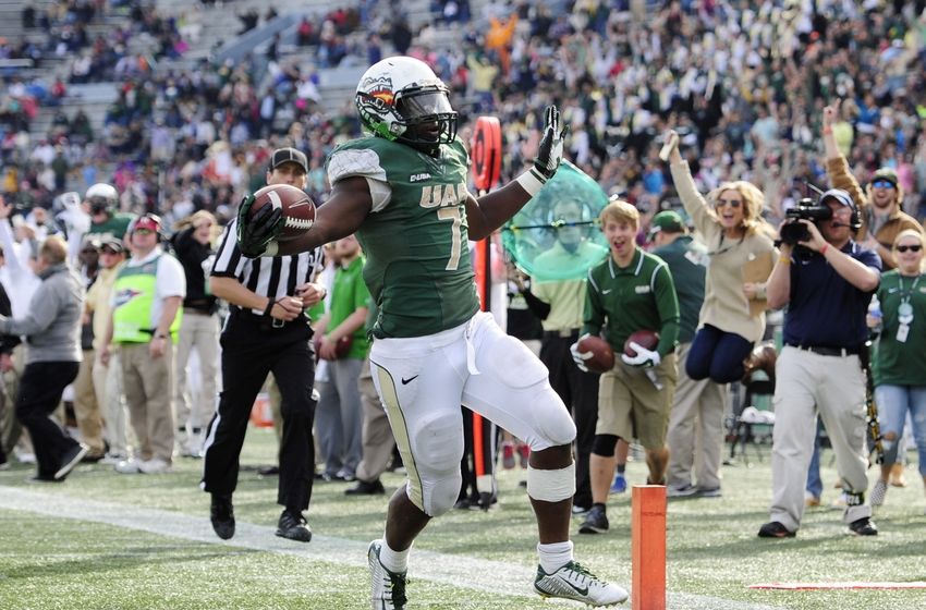  Jordan Howard rushes for a touchdown against MArshall Last Fall. Howard trasnferred to Indiana after UAB closed the doors on its football program after the 2014 season. - Mandatory Credit: Shanna Lockwood-USA TODAY Sports