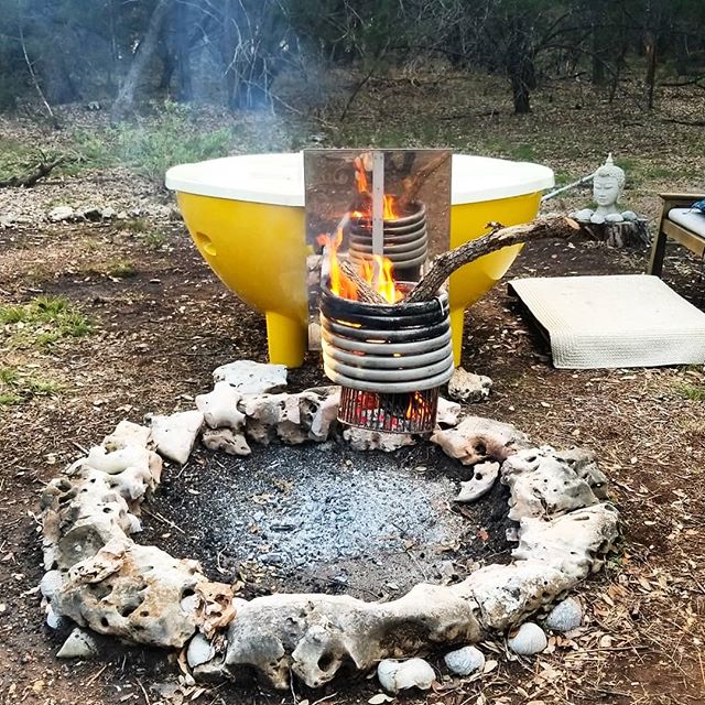 Wood fired #hottub - the best of both worlds together at last 🔥💦
...
...
#fire #heattransfer #woodfired  #naturalliving #farmlife #agoodsoak #firepit #campfire #camplife #outdoorphins #outdoorliving #aunaturale #alfi #austin #texas #hillcountry #wi