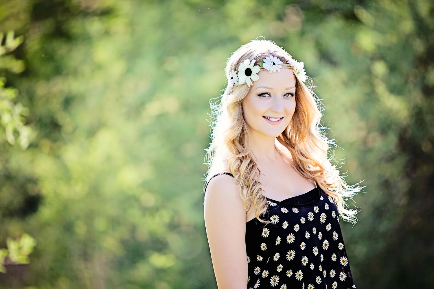 Sabrina was stunning in these natural light portraits. I placed the sun behind her to give a beautiful backlight on her hair and then used a reflector to bounce the natural light back on the front side of her. The head piece made this image complete!