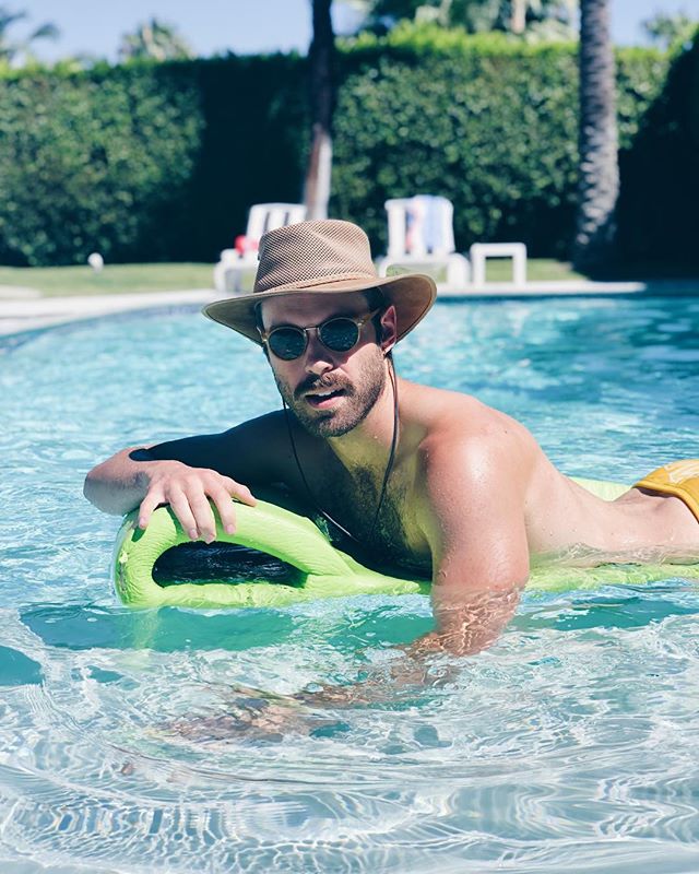 Serving Desert Bestie Portrait Mode realness. 💁🏻&zwj;♂️
&bull;
Sounds like 🔊🎶 &ldquo;Lovers&rdquo; by Anna of the North
&bull;
&bull;
#palmsprings #desertparty #summer #indiansummer #gayaf #shotoniphone #shotoniphonex
